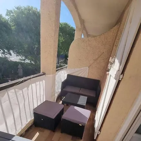 Bel Avec Balcon Et Parking Prive Le Beausset