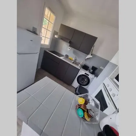 Bel Avec Balcon Et Parking Prive Apartment Le Beausset